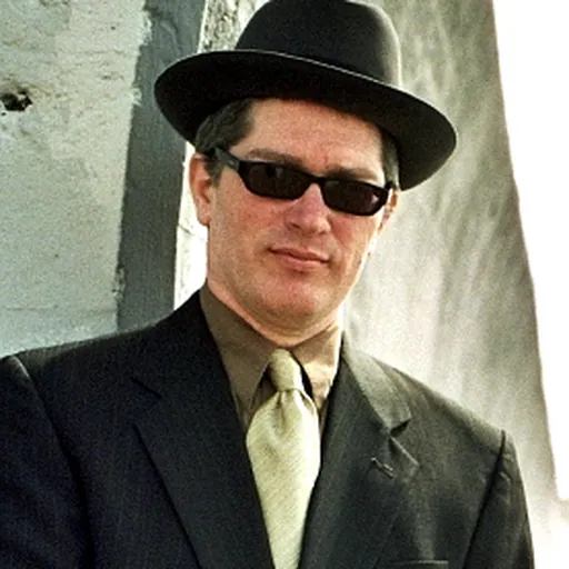Portrait of Derek McCulloch