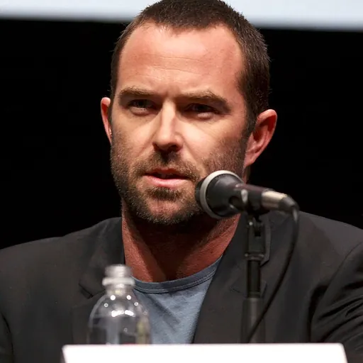Portrait of Sullivan Stapleton