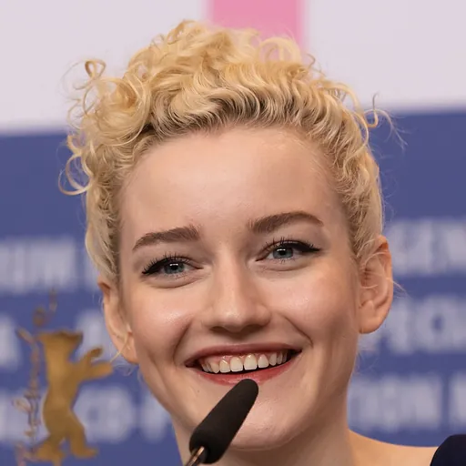 Portrait of Julia Garner