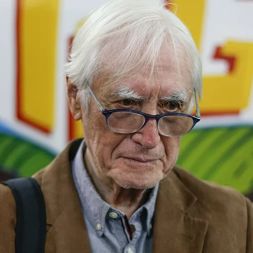 Portrait of Héctor Béjar