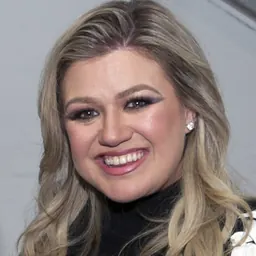 Portrait of Kelly Clarkson