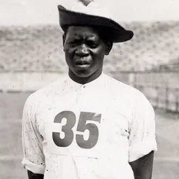 Portrait of Len Taunyane