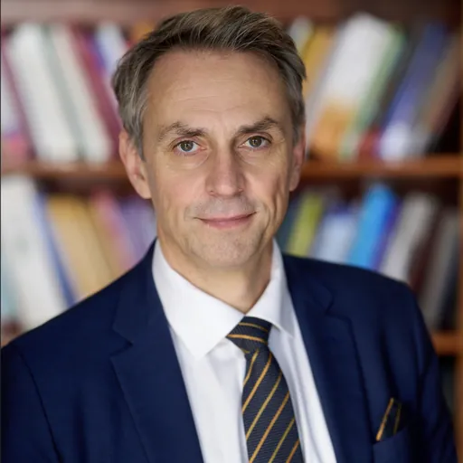 Portrait of Carsten Q. Schneider