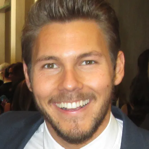 Portrait of Scott Clifton