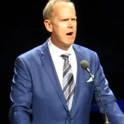 Portrait of Tom Holmoe