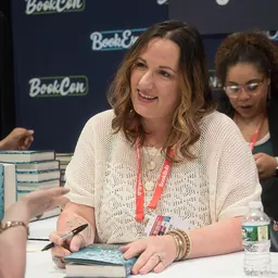 Portrait of Jennifer Armentrout