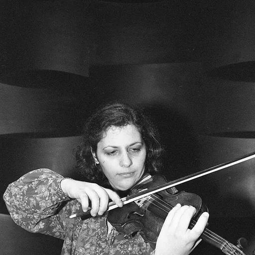 Portrait of Ani Schnarch