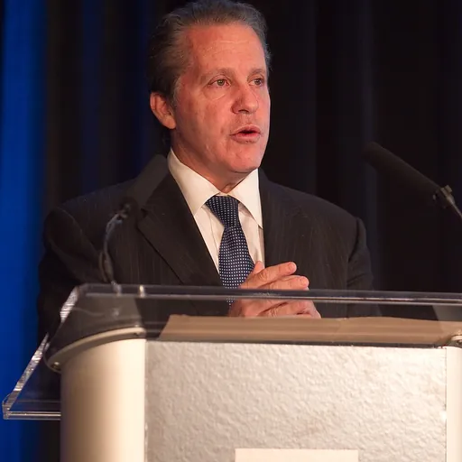 Portrait of Gene Sperling