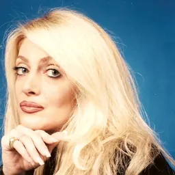 Portrait of Anahita Khalatbari