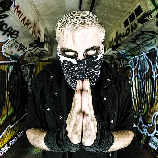 Portrait of Lo Key