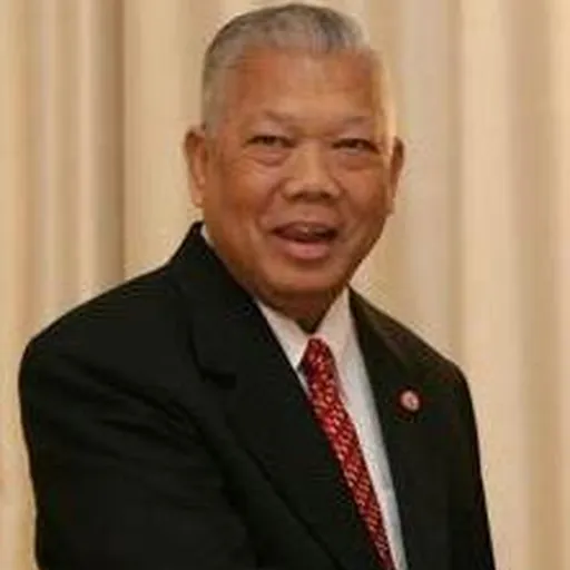Portrait of Samak Sundaravej