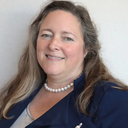 Portrait of Juliet Harvey-Bolia