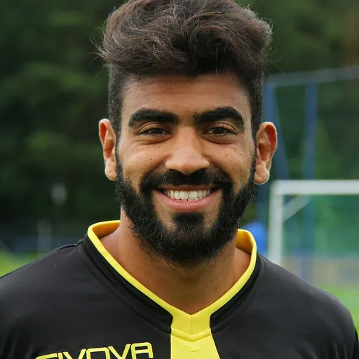 Portrait of Roei Zikri
