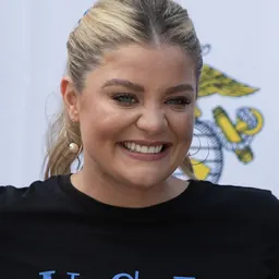 Portrait of Lauren Alaina
