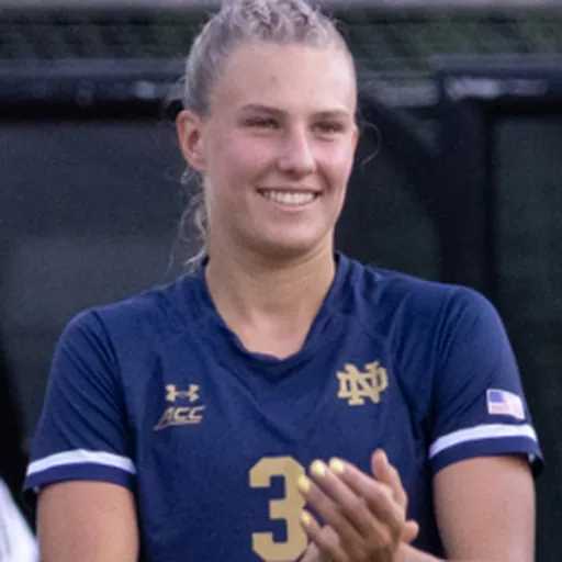 Portrait of Izzy Engle