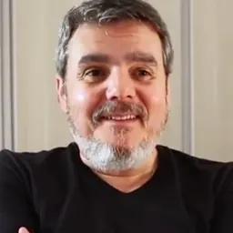 Portrait of Cássio Gabus Mendes