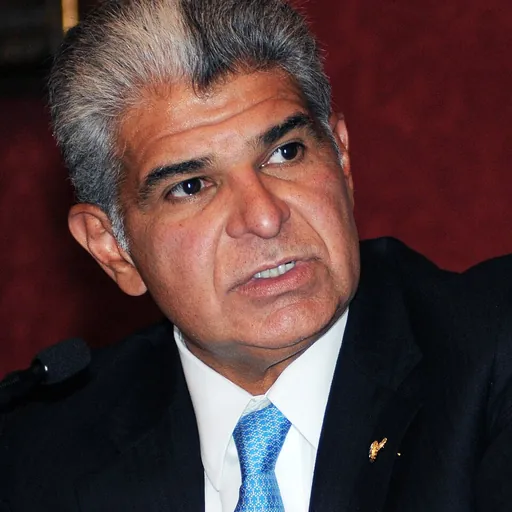 Portrait of José Raúl Mulino