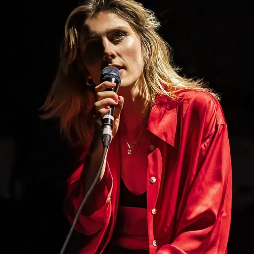 Portrait of Ellie Rowsell