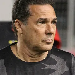 Portrait of Vanderlei Luxemburgo