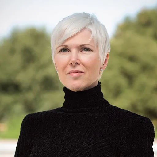 Portrait of Leanne M Williams