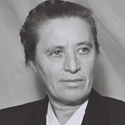 Portrait of Hannah Lamdan