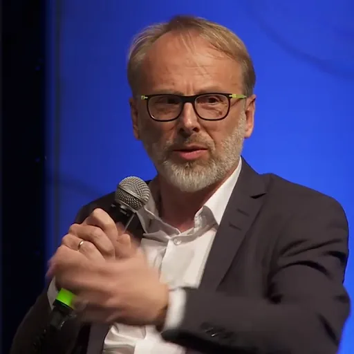 Portrait of Oliver Schröm