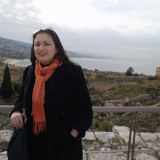 Portrait of Lynda Chouiten