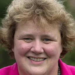 Portrait of Sarah Hainsworth
