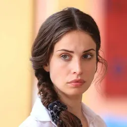 Portrait of Heida Reed