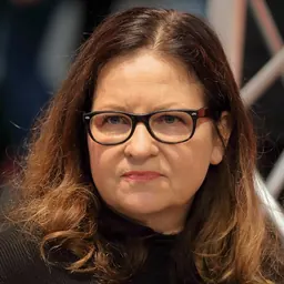 Portrait of Bettina Balàka