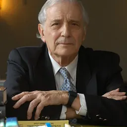 Portrait of José Luis Olaizola