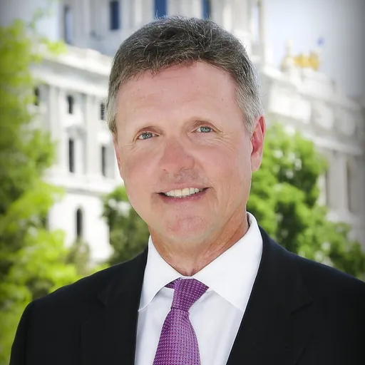 Portrait of Mark Anderson