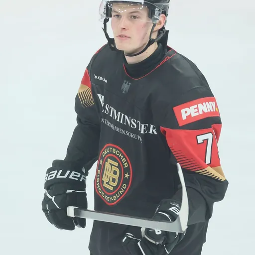 Portrait of Lukas Reichel