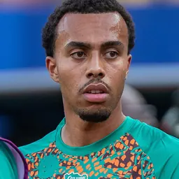 Portrait of Guéla Doué