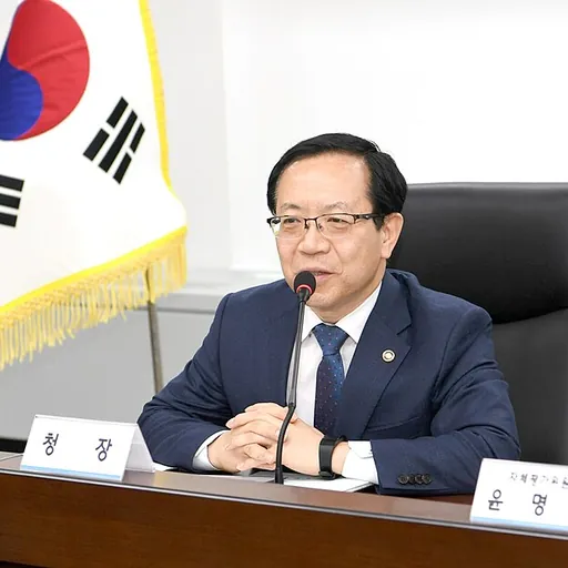 Portrait of Jeong Moon-ho