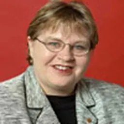 Portrait of Trish Crossin
