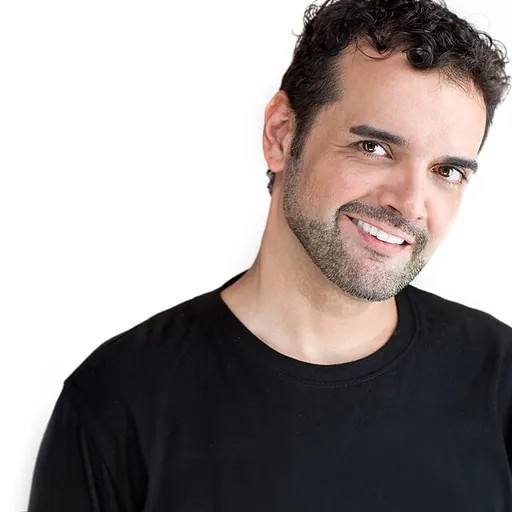 Portrait of Roberto F. Canuto