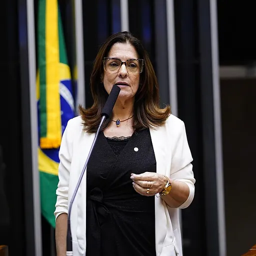 Portrait of Rogéria Santos