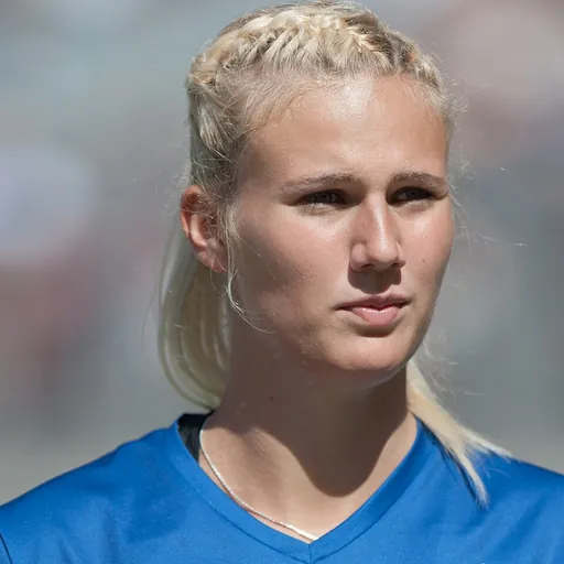 Portrait of Christin Maurer