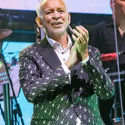 Portrait of Phil Manzanera