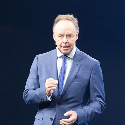 Portrait of Ian Robertson