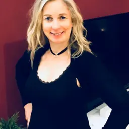 Portrait of Lara Juliette Sanders