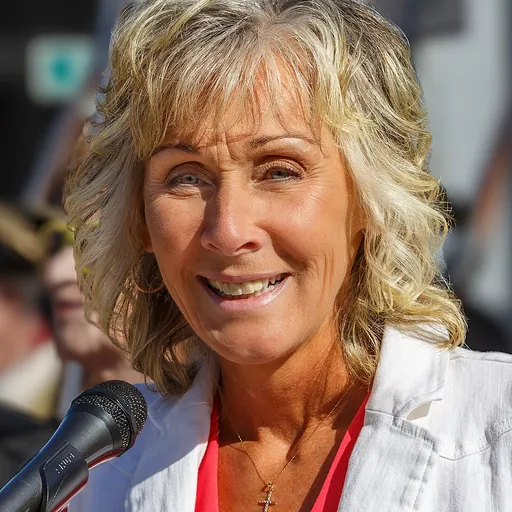 Portrait of Shaunna O'Connell