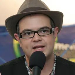 Portrait of Aleks Syntek