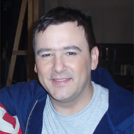 Portrait of Craig Lauzon