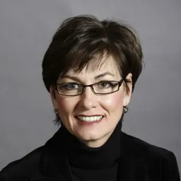 Portrait of Kim Reynolds