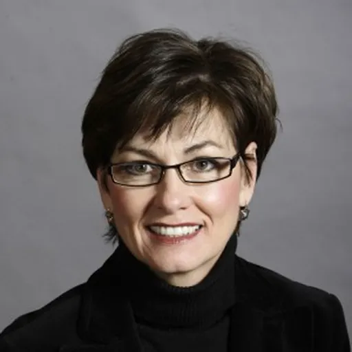 Portrait of Kim Reynolds