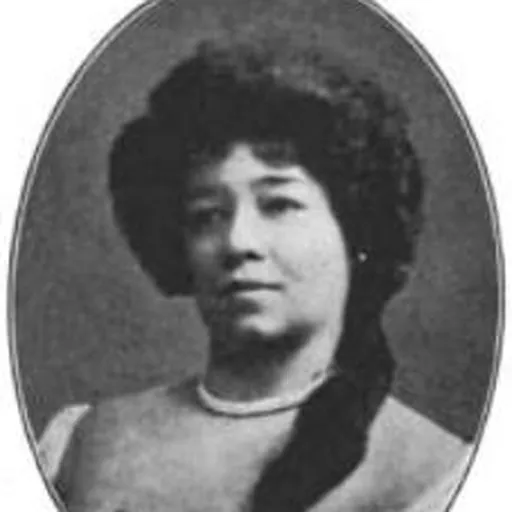 Portrait of Hannah Elias