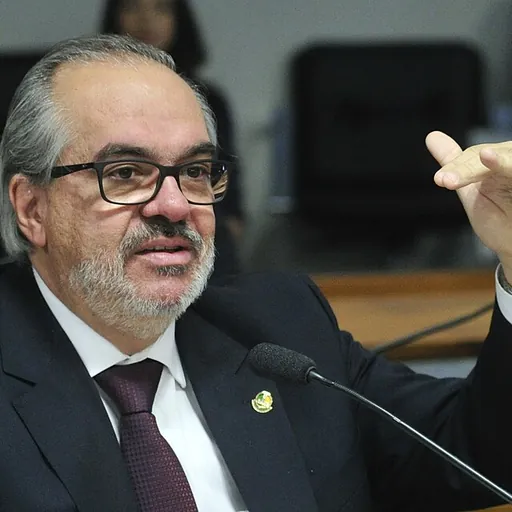 Portrait of Roberto Muniz