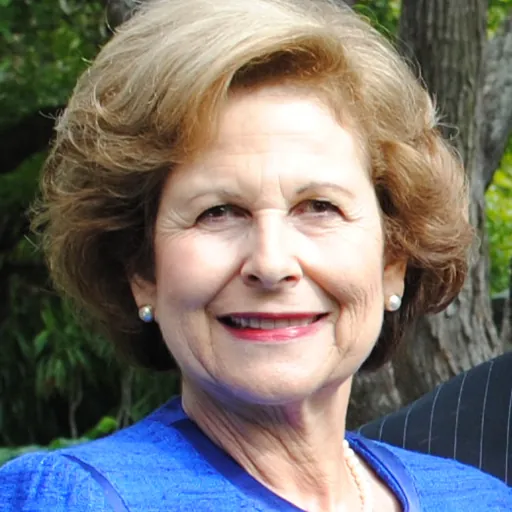 Portrait of Lesley Max